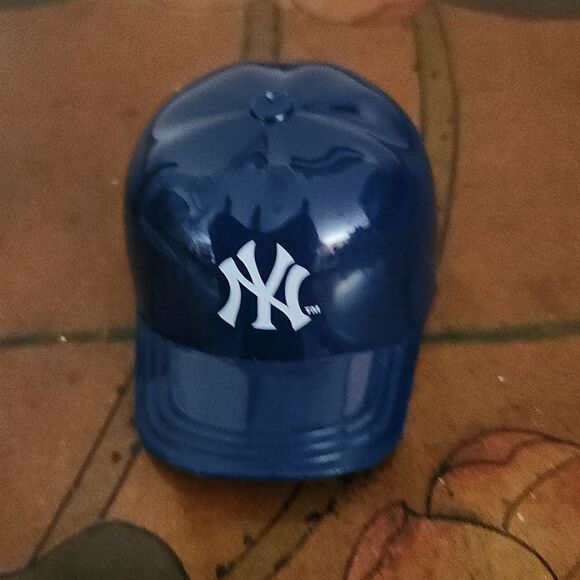 New York NY Yankees Cocktail Shaker Cup Souvenir - Picture 5 of 5